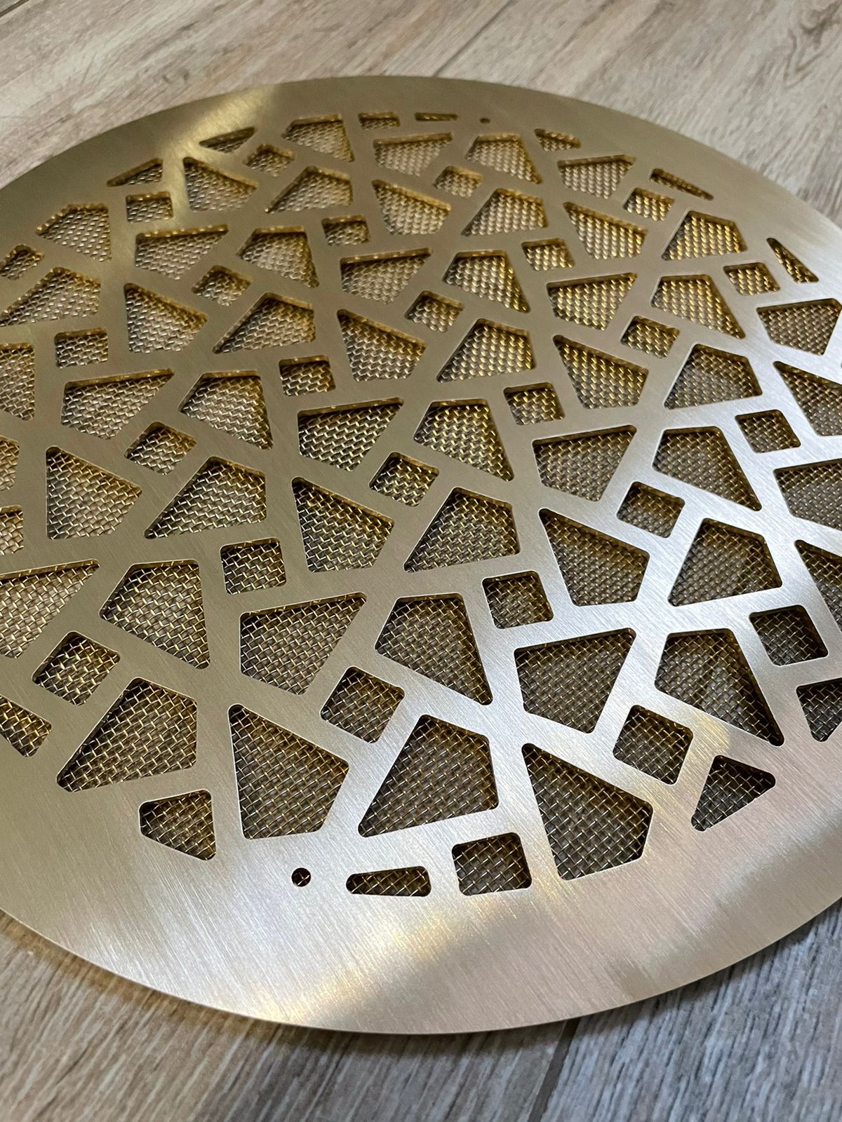 Латунная вентиляционная решётка круглая шлифованная ЛРК 352 250мм