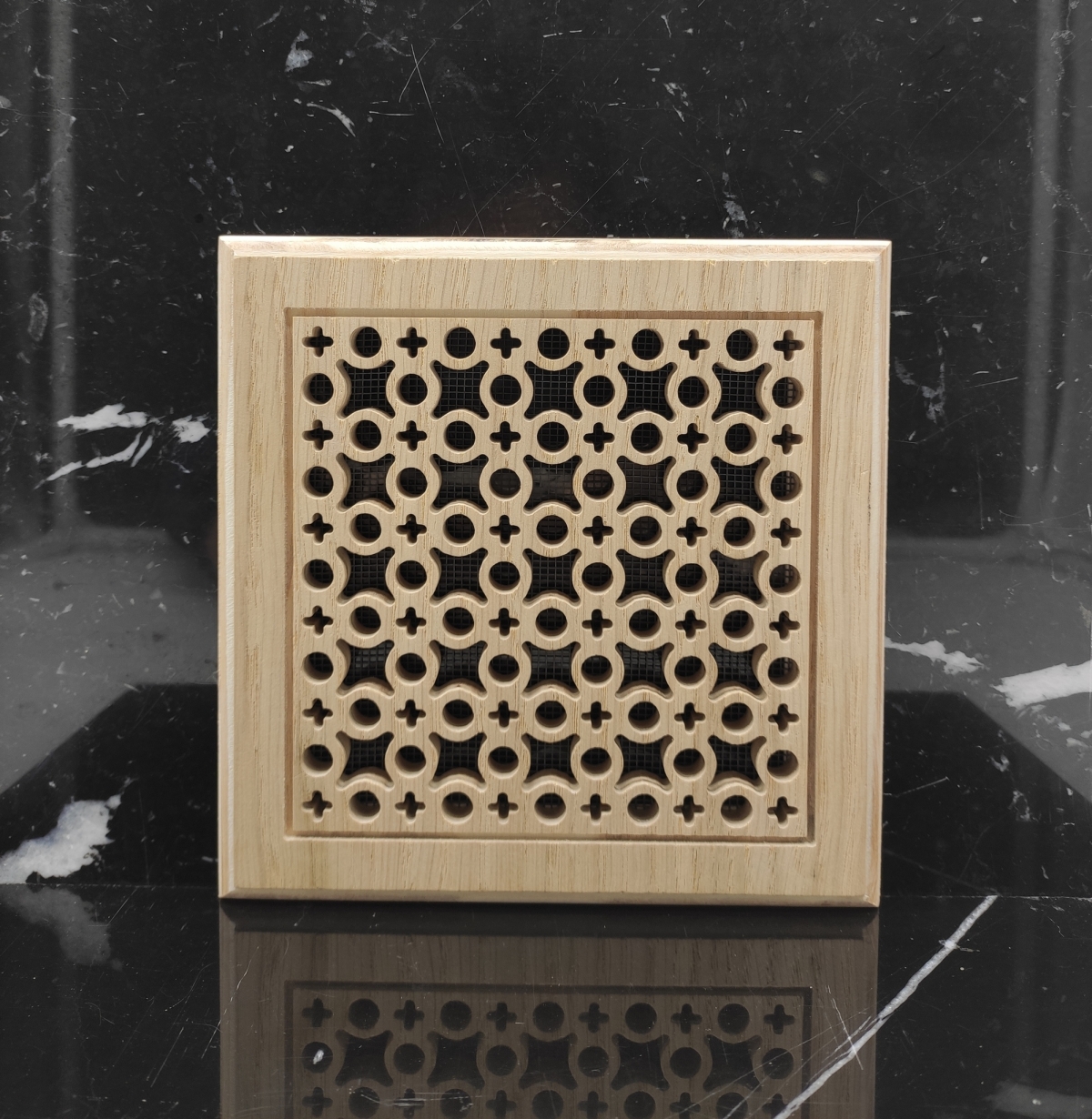 Решетка декоративная деревянная на магнитах Пересвет К-34 150х150мм